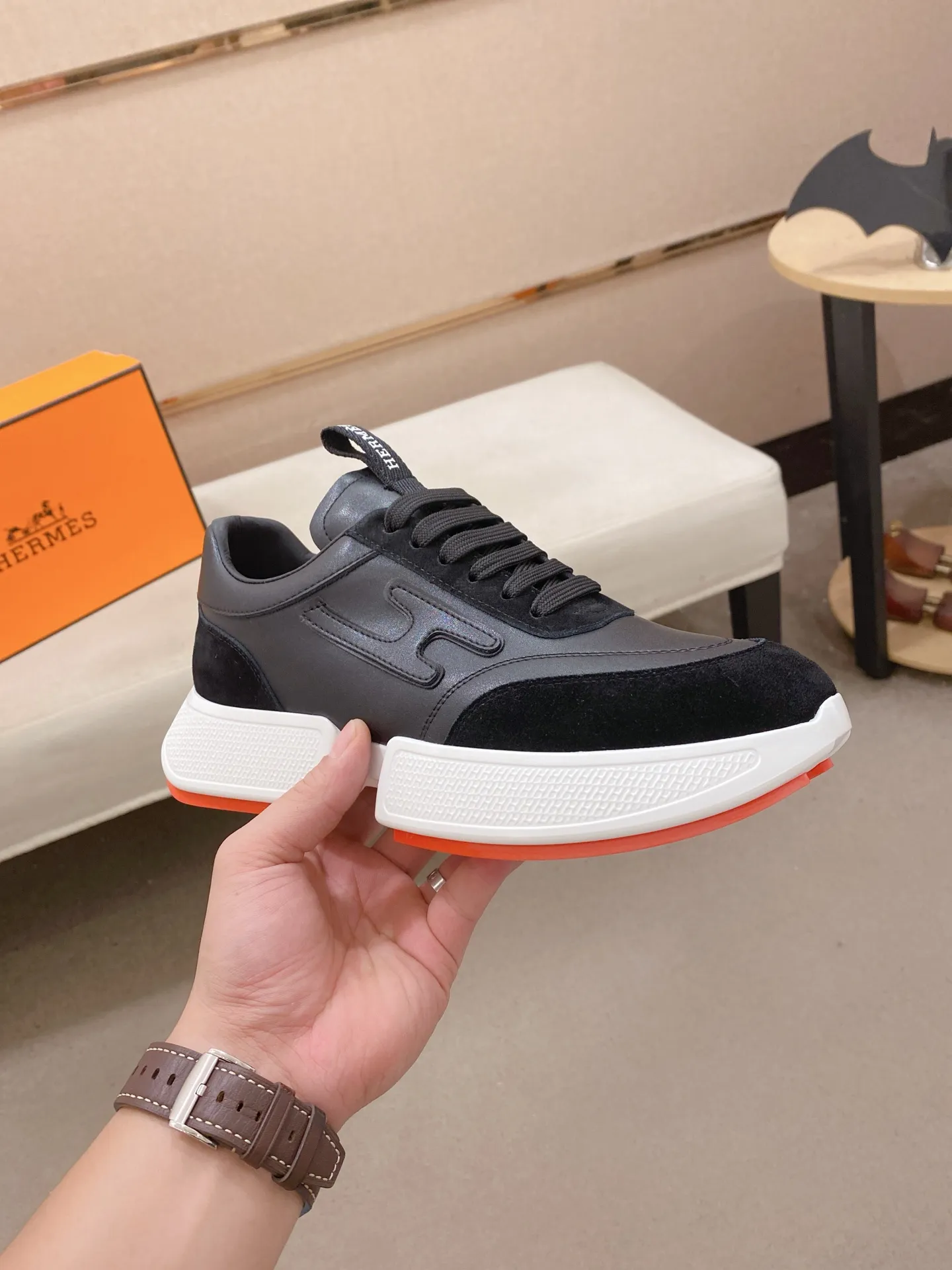Men's clothing and shoes💰: 480💰《HERMES》【Classic original order·Version】Hermès; top 🔝purchasing agent🔍🔍men's latest 🇺🇸 counter sales simultaneously, imported from Italy original ▲▲cowhide ▲▲ (high-end, nobility, class) ) Exquisite workmanship (Italian 🇮🇹 imported water-dyed 🐂 cowhide lining) sole: original sole provided by the original factory, ⚠️exclusive double-layer activity·TPR·rubber·combined molded outsole; super comfortable·wear-resistant·non-slip·environmental protection The real thing is more beautiful if you take the real thing (high quality, follow the order). You can enter and exit the counter at will * Number of yards: 38-44 (45 can be customized and cannot be returned or exchanged)
